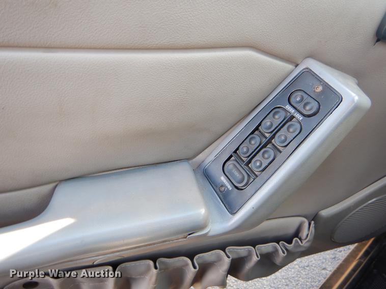 image for item ER9454 1992 Ford Mustang convertible