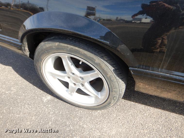 image for item ER9454 1992 Ford Mustang convertible