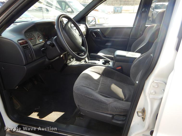 image for item ER9455 2000 Jeep Cherokee Laredo SUV