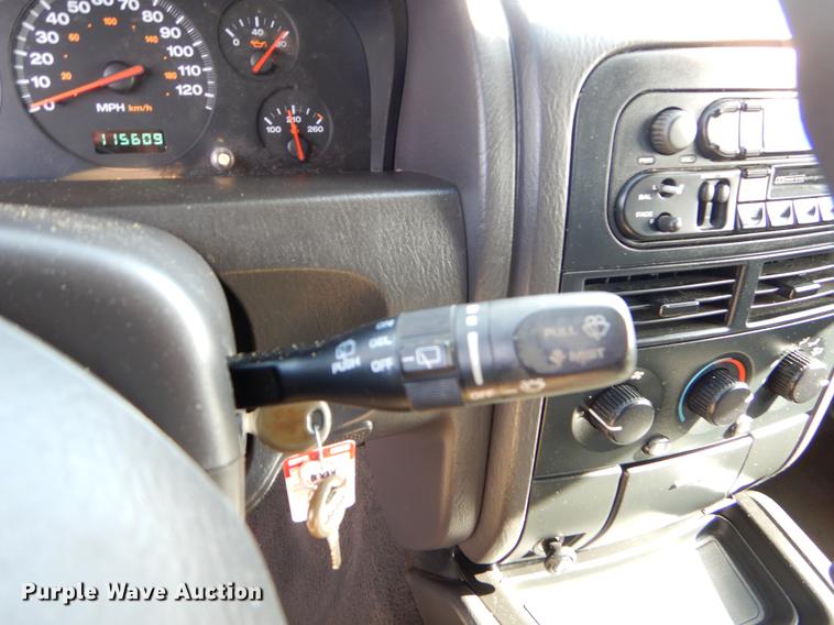 image for item ER9455 2000 Jeep Cherokee Laredo SUV