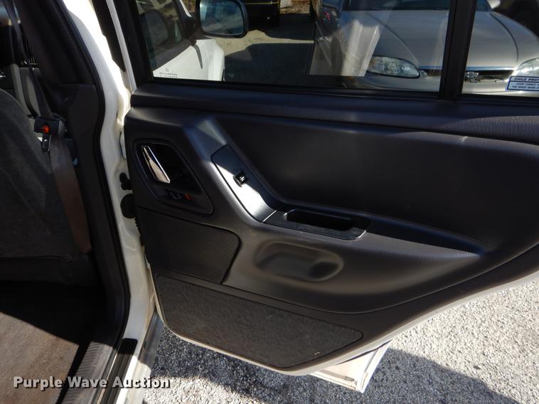 image for item ER9455 2000 Jeep Cherokee Laredo SUV