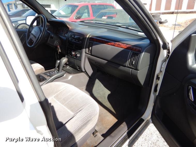 image for item ER9455 2000 Jeep Cherokee Laredo SUV