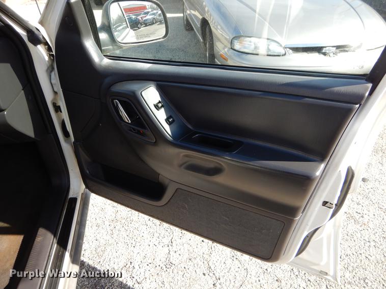 image for item ER9455 2000 Jeep Cherokee Laredo SUV