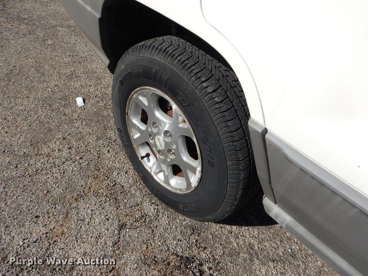 image for item ER9455 2000 Jeep Cherokee Laredo SUV