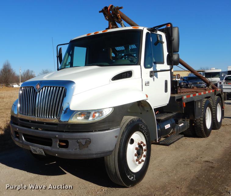 image for item ER9461 2006 International 4400 flatbed truck