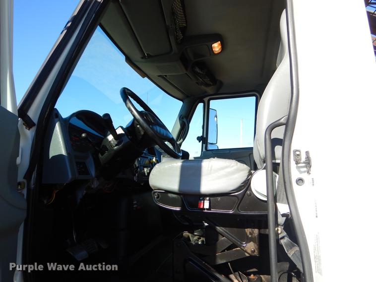 image for item ER9461 2006 International 4400 flatbed truck