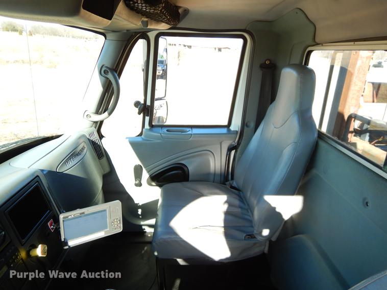 image for item ER9461 2006 International 4400 flatbed truck