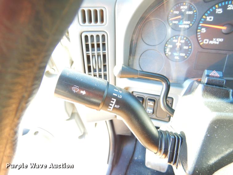 image for item ER9461 2006 International 4400 flatbed truck