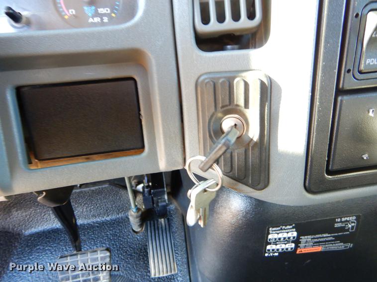 image for item ER9461 2006 International 4400 flatbed truck