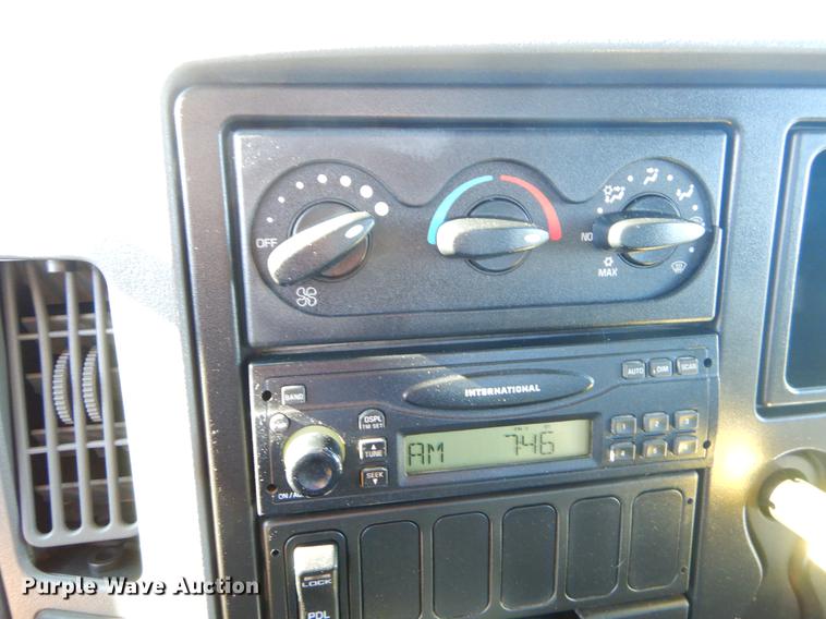 image for item ER9461 2006 International 4400 flatbed truck