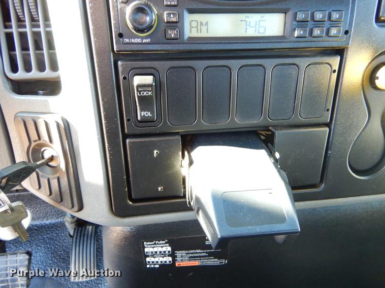 image for item ER9461 2006 International 4400 flatbed truck