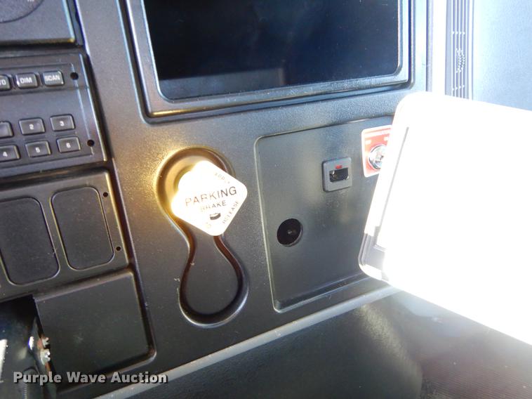 image for item ER9461 2006 International 4400 flatbed truck