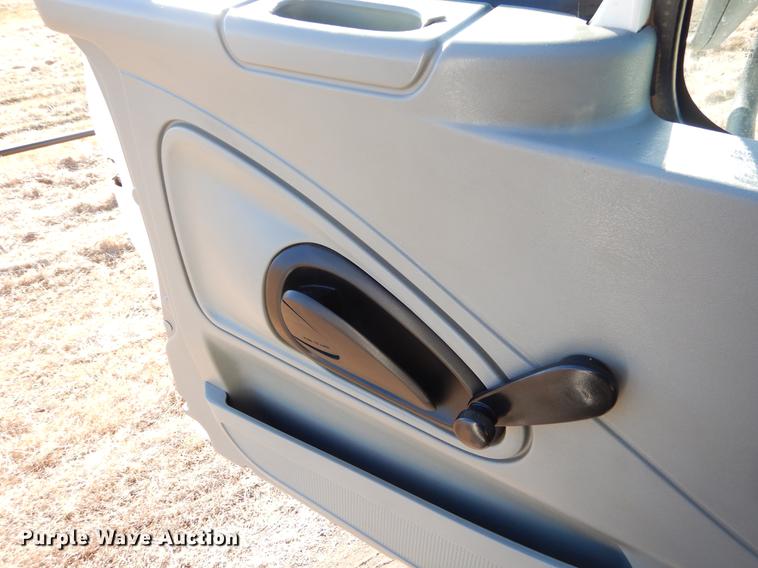 image for item ER9461 2006 International 4400 flatbed truck