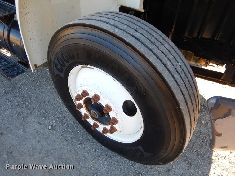 image for item ER9461 2006 International 4400 flatbed truck