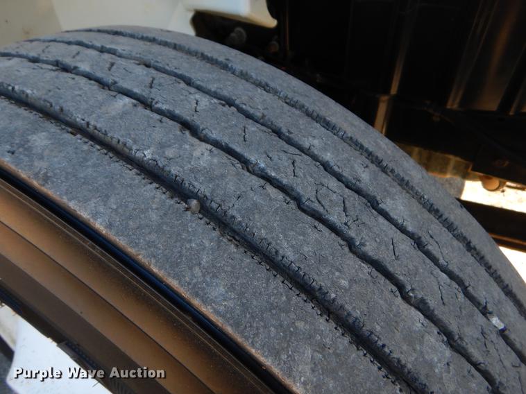 image for item ER9461 2006 International 4400 flatbed truck