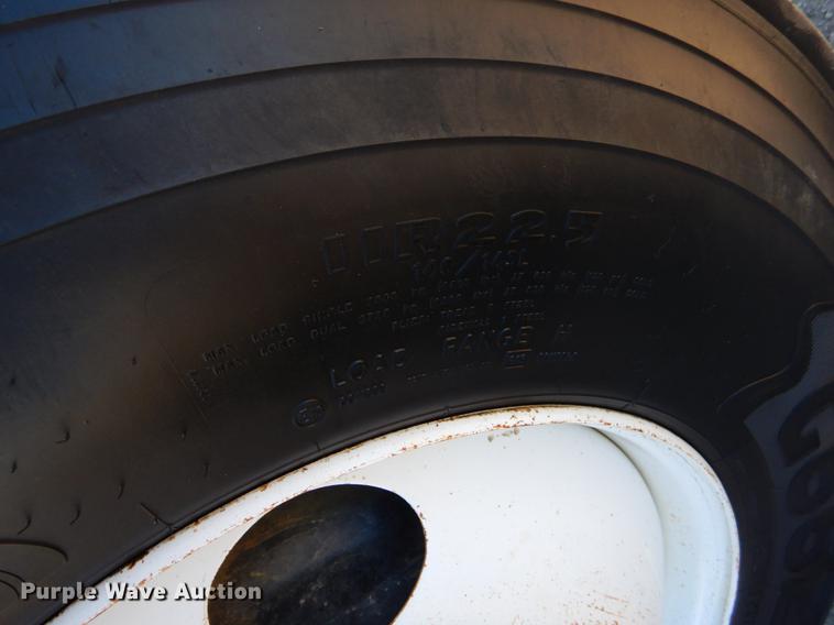 image for item ER9461 2006 International 4400 flatbed truck