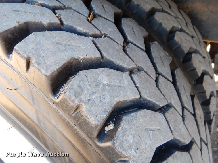 image for item ER9461 2006 International 4400 flatbed truck