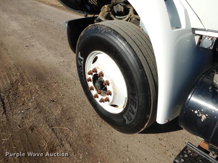 image for item ER9461 2006 International 4400 flatbed truck