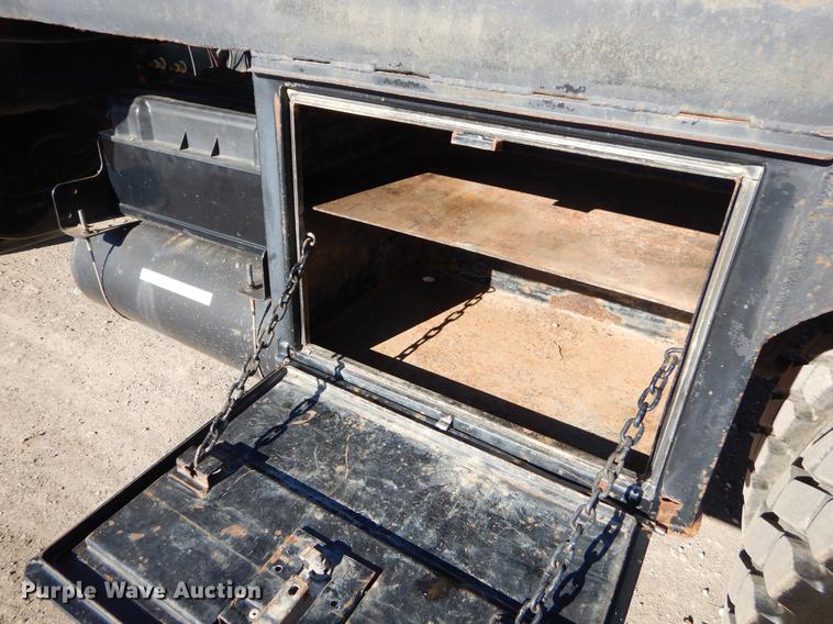 image for item ER9461 2006 International 4400 flatbed truck