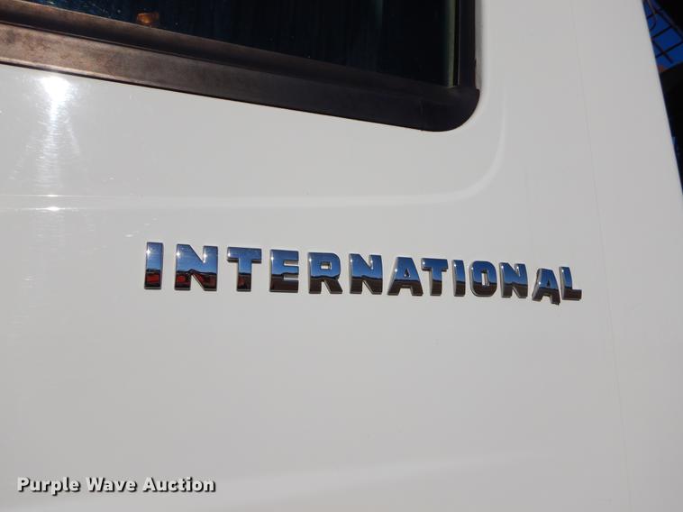 image for item ER9461 2006 International 4400 flatbed truck