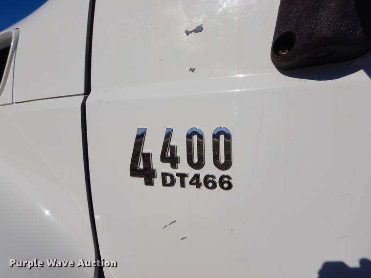 image for item ER9461 2006 International 4400 flatbed truck