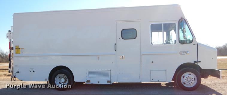 image for item ER9462 2011 Ford F59 delivery truck