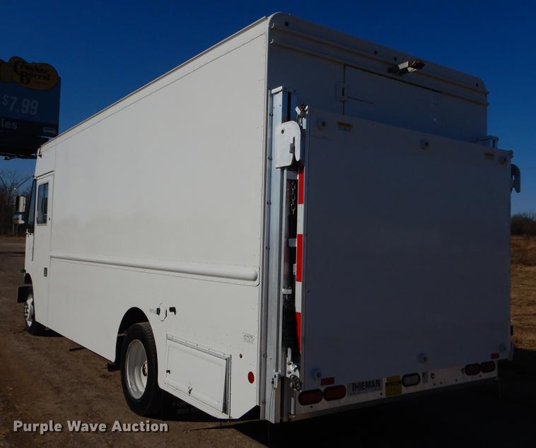 image for item ER9462 2011 Ford F59 delivery truck