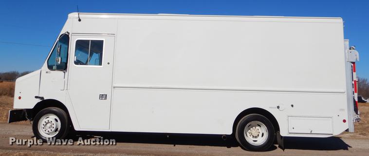 image for item ER9462 2011 Ford F59 delivery truck