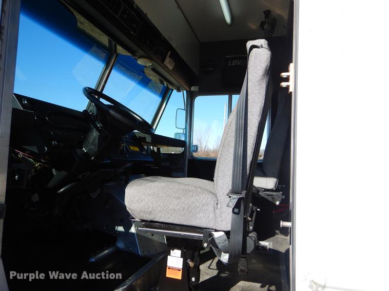 image for item ER9462 2011 Ford F59 delivery truck