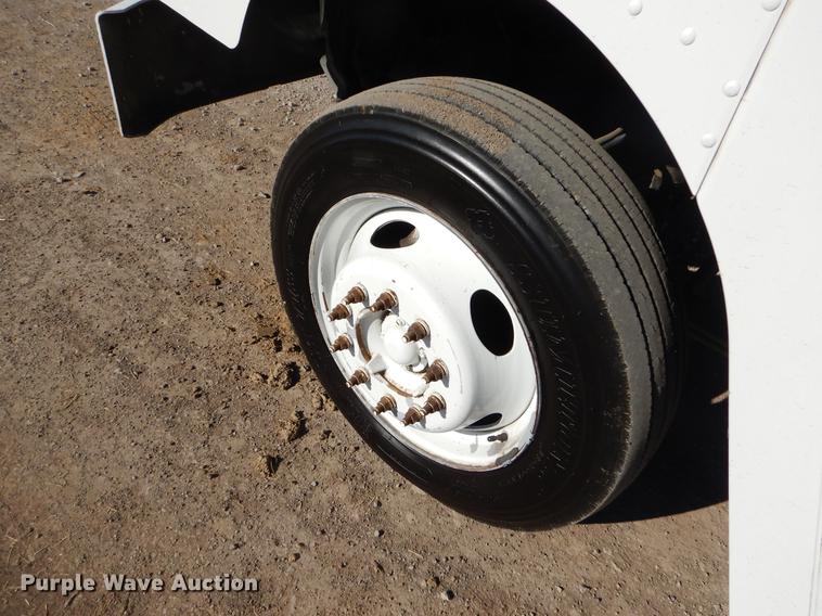 image for item ER9462 2011 Ford F59 delivery truck