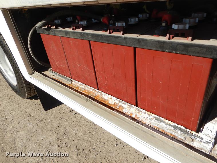 image for item ER9462 2011 Ford F59 delivery truck