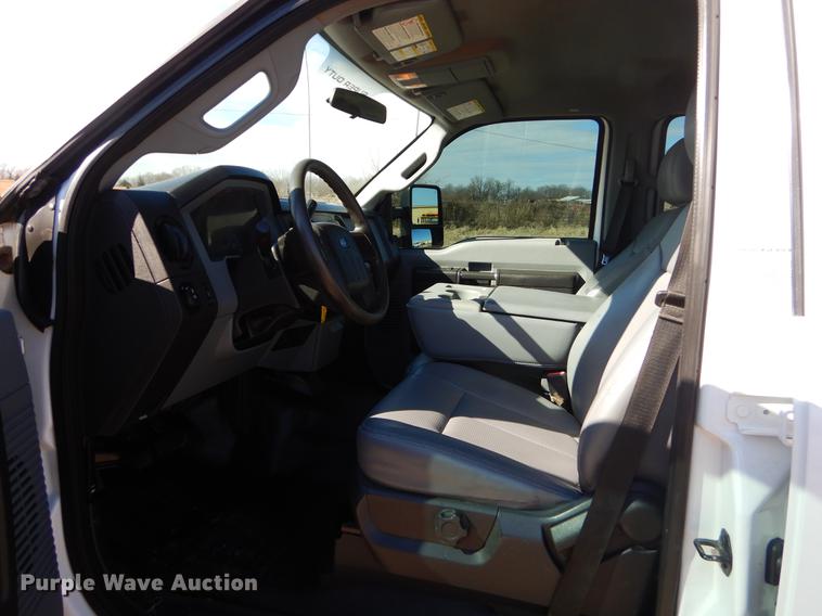 image for item ER9467 2015 Ford F450 Super Duty flatbed truck