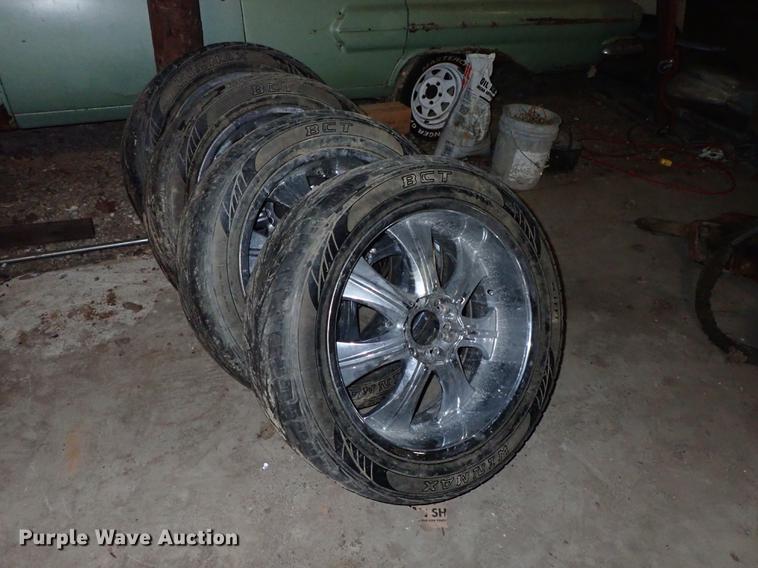 image for item FH9648 Fuel tanks, tires, and toolboxes