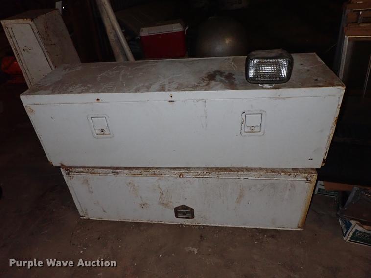 image for item FH9648 Fuel tanks, tires, and toolboxes