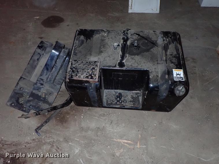 image for item FH9648 Fuel tanks, tires, and toolboxes