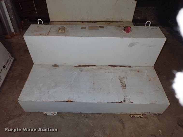 image for item FH9648 Fuel tanks, tires, and toolboxes