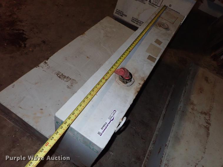 image for item FH9648 Fuel tanks, tires, and toolboxes