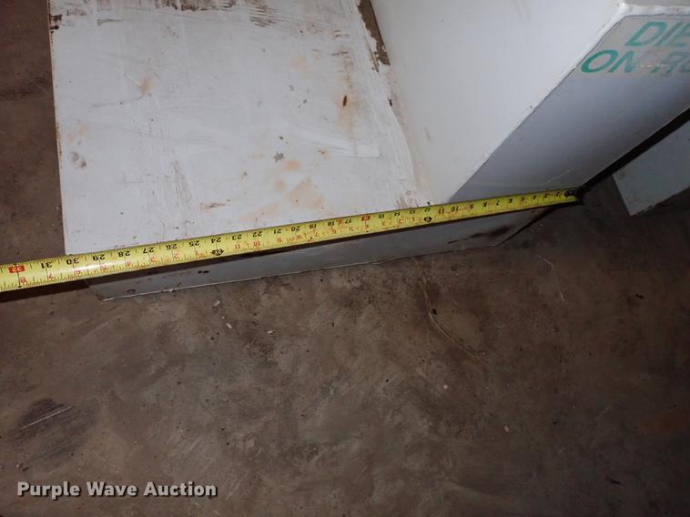 image for item FH9648 Fuel tanks, tires, and toolboxes