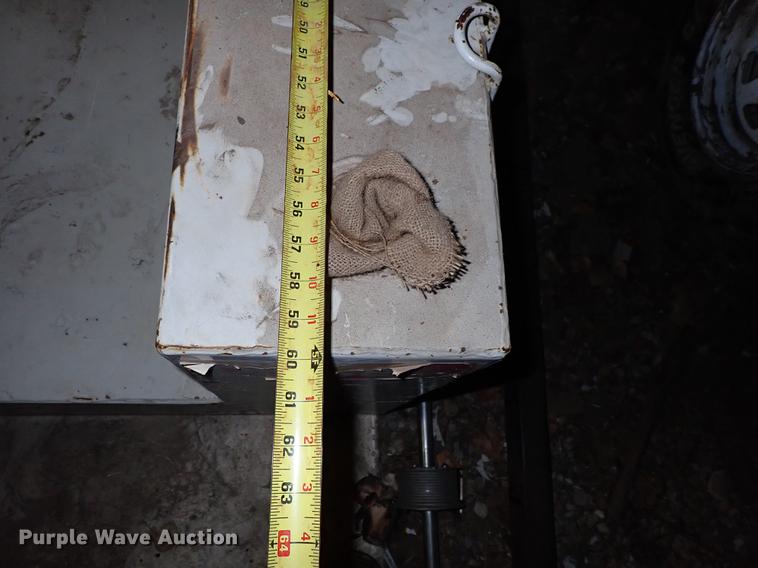 image for item FH9648 Fuel tanks, tires, and toolboxes