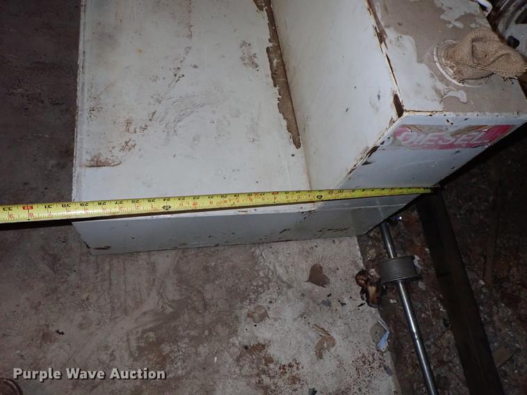 image for item FH9648 Fuel tanks, tires, and toolboxes