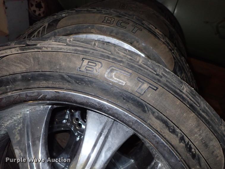 image for item FH9648 Fuel tanks, tires, and toolboxes