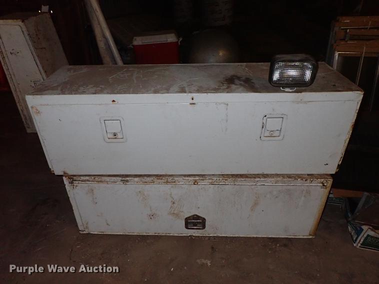 image for item FH9648 Fuel tanks, tires, and toolboxes