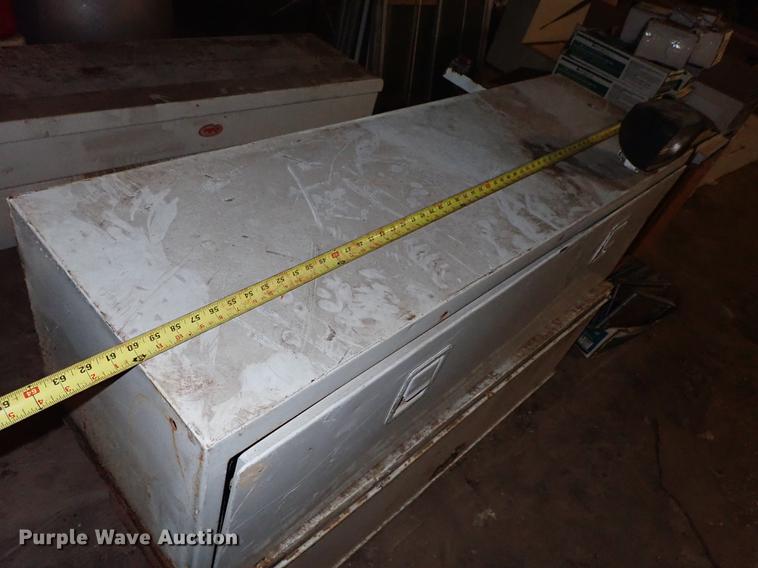 image for item FH9648 Fuel tanks, tires, and toolboxes