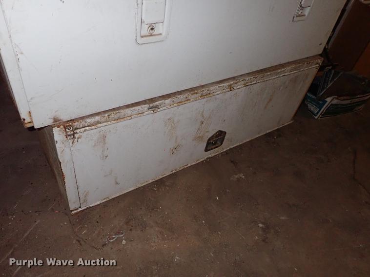 image for item FH9648 Fuel tanks, tires, and toolboxes