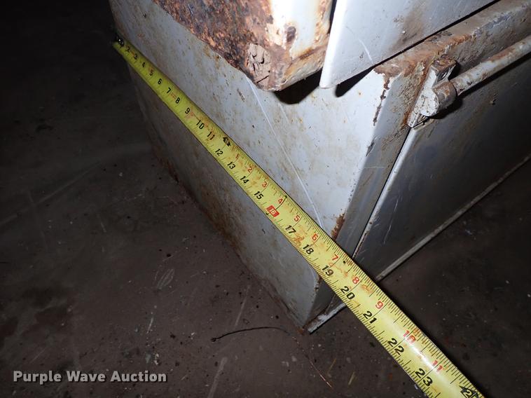 image for item FH9648 Fuel tanks, tires, and toolboxes