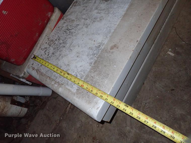 image for item FH9648 Fuel tanks, tires, and toolboxes