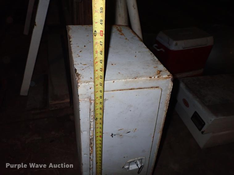 image for item FH9648 Fuel tanks, tires, and toolboxes