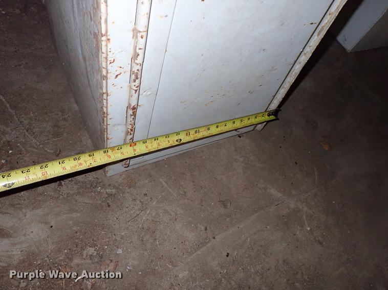 image for item FH9648 Fuel tanks, tires, and toolboxes