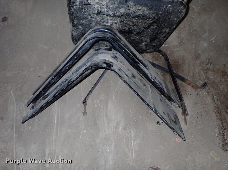 image for item FH9648 Fuel tanks, tires, and toolboxes