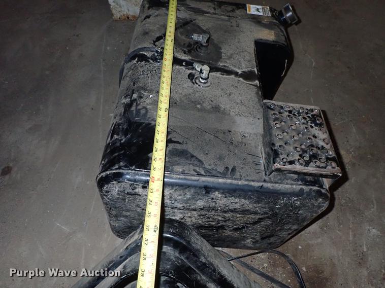 image for item FH9648 Fuel tanks, tires, and toolboxes